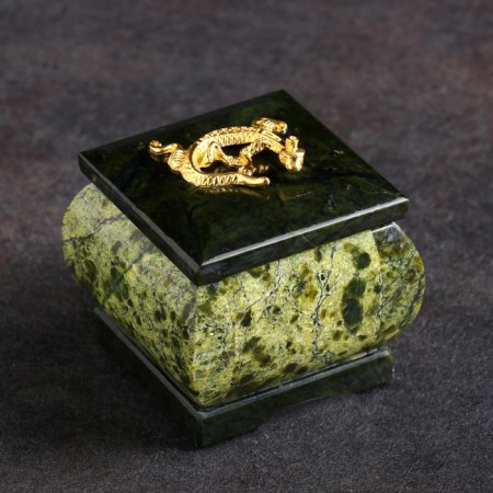 The casket "Crowned Lizard", 5x5x5 cm, natural stone, coil-2