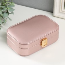 Casket to the leatherette for jewelry 