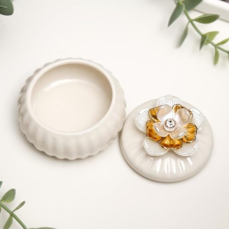 Coramics Coramics "White Lilia with Gold" 7x8x8 cm-2