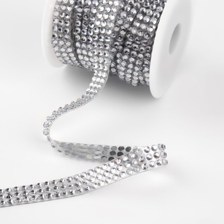 The rhinestones are thermoclayes, width - 10 mm, d = 3 mm, 4.5 ± 0.5 m, silver color-1