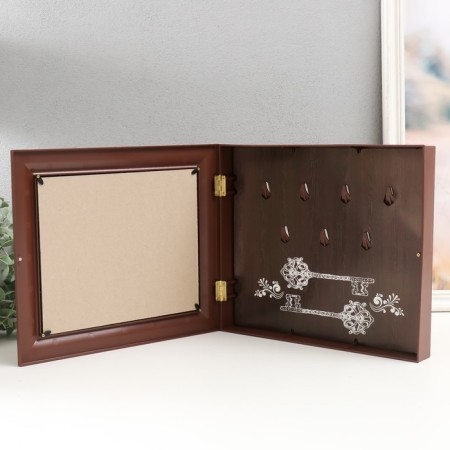 Key closed "map" 26.5x31.5 cm nut-2