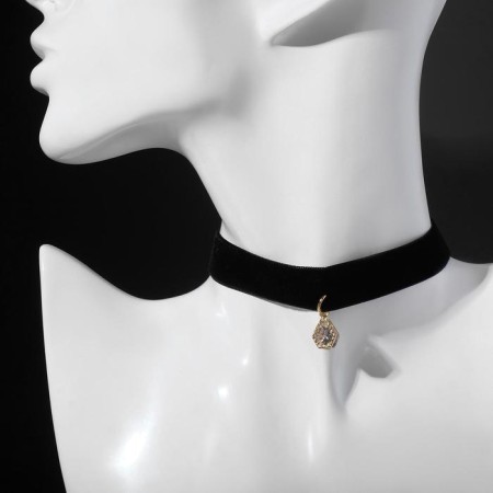 Choker "Strazinka" drop in the cut, the color is white in gold, length 37 cm
