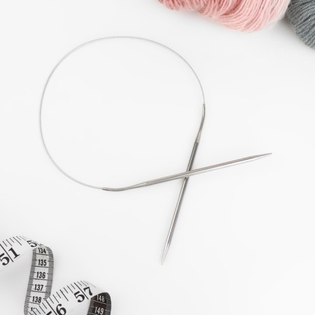 The knitting needles are circular, for knitting, with a metal cable, d = 4.5 mm, 14/60 cm-1