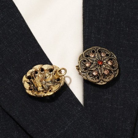 Cardigan clamp "Flowers", brown color in black gold-4