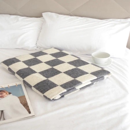 Half -wool blanket 140x205cm, chess, wool 70%, pan 30%, 400g/m-1