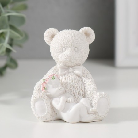 Souvenir Polystone "Baby in the wreath sleeps on the bear" 6x5.2x5.7 cm