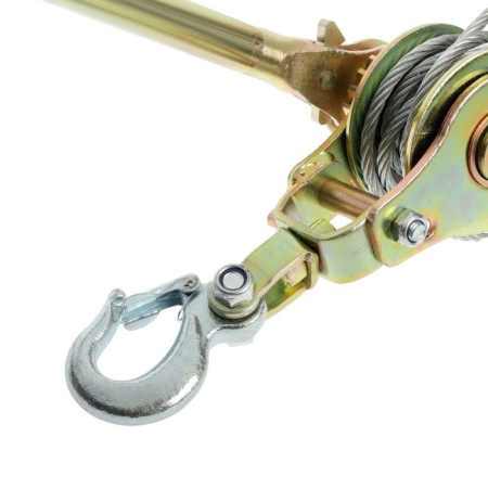 The winch of a lever tundra, a ratchet mechanism with a switch, reverse, traction 4 tons, cable 2 meters-7