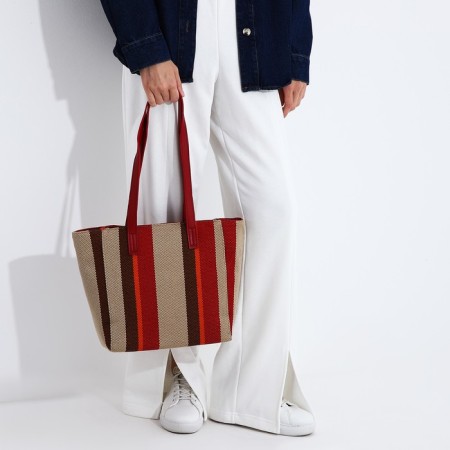 Lightning-there is a beige/brown/red bag.-4