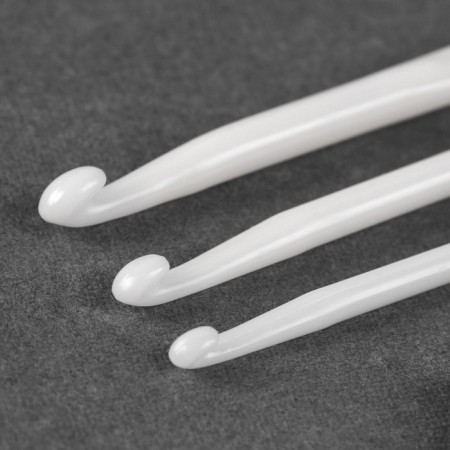 A set of hooks for knitting, d = 4/5/6 mm, 14 cm, 3 pcs, white color-1