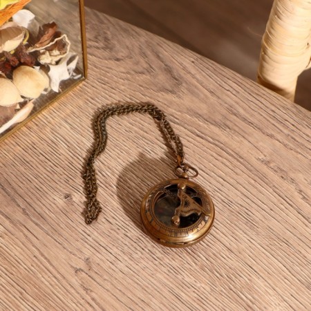 Compass with sunny clock "Antik" brass, on a chain of 5 cm