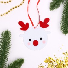 Set for creativity. Create a Christmas tree decoration made of felt 