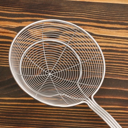 A colander-sytoos with a wooden handle 39cm-3