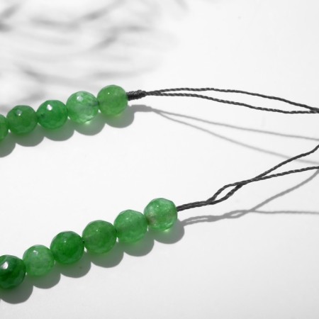 Beads on threads ball No. 6 faceted "agate green" (58 beads)-1