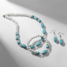 Set 3 objects: earrings, beads, bracelet 