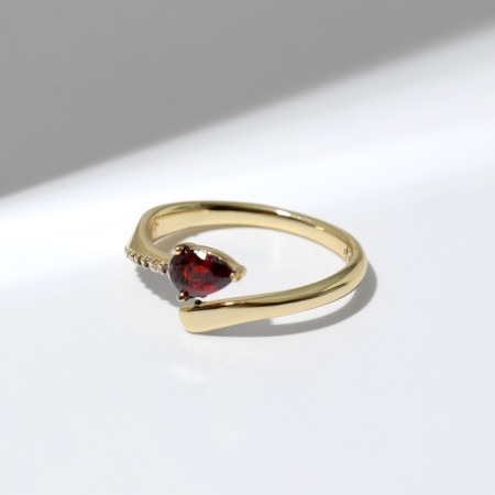 Ring Xuping drop, red-white color in gold, size 17-1