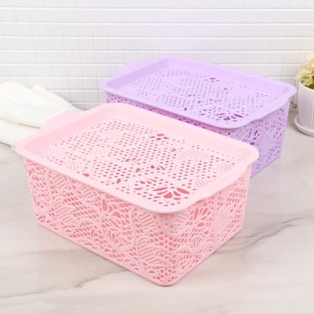 The container is plastic for storage with the lid "Tulips", 27 × 18 × 11 cm, color mix-3
