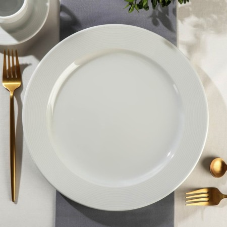 Porcelain plate flat Coral, d = 27.5 cm, white color