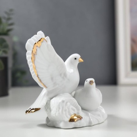 Souvenir Ceramics "Pigeons on the Frighty" 10.5x12.5x6.5 cm-2