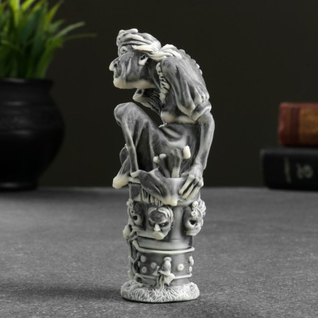 Souvenir "Baba Yaga" 9.5cm-1
