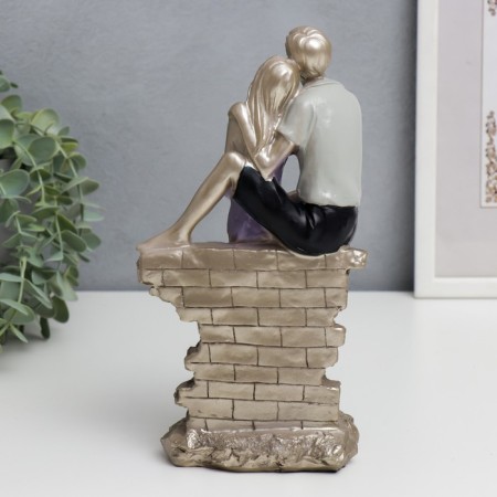 Polystone souvenir "Romantic couple on a brick hedge" 23.5x14.5x8 cm-3