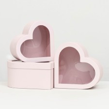 A set of boxes with a window 3 in 1 heart l: 28.5x26.3x13 m: 26x24x11.5 s: 23.5x21.5x10 cm
