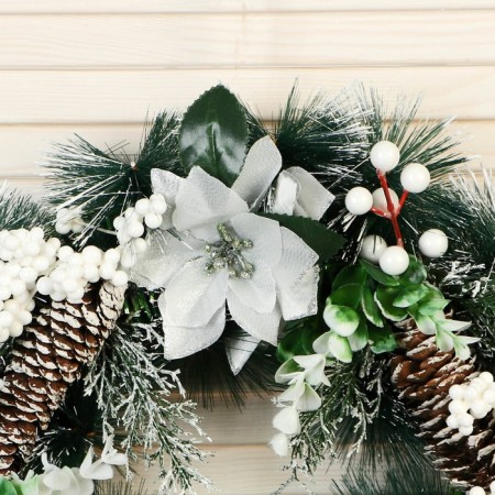 New Year's wreath d- 37 cm "Cozy fairy tale" Large flowers silver-1