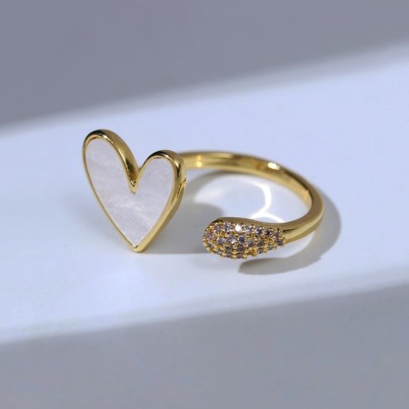 The ring "Heart" cartoon, the color is white in gold, dimensionless-2