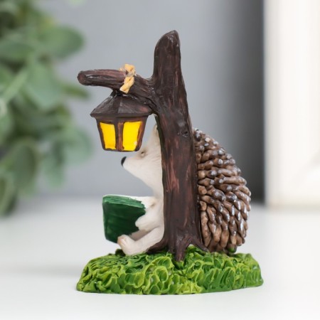 Polystone souvenir "Hedgehog under the flashlight - reading" 7.4x5.6x4.6 cm-3