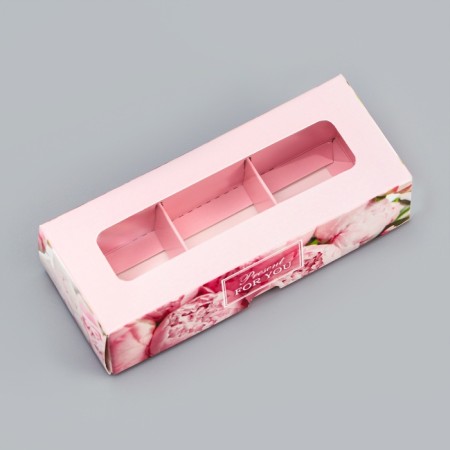Box with a shell for 3 sweets, with the window "Festive bouquet", 13 x 5 x 3.3 cm. Confectionery packaging-2