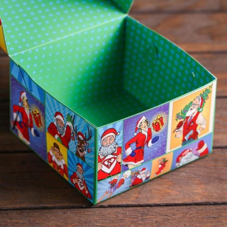 The box is folding, double -sided, "New Year's superheroes", 16 x 16 x 10 cm-2