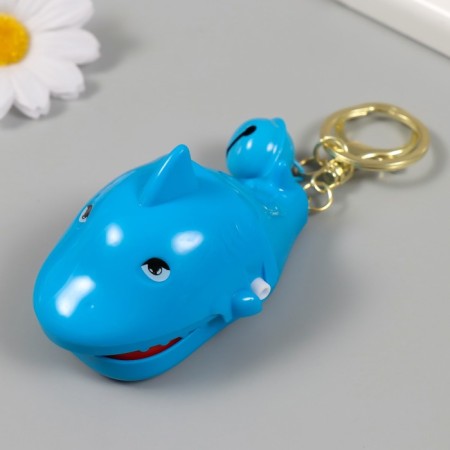 A plastic keychain with a carbine "Shark-Subastik" closes when a tooth is pressed 5.5x7.5x5 cm-2