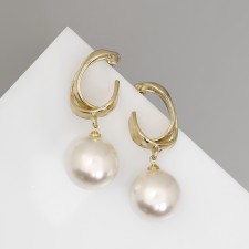 Earrings with pearls 