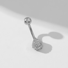 Piercing in the navel 