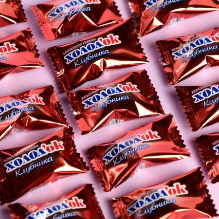 Chewing gum "Khilok" with a taste of strawberries, 3.5 g-1