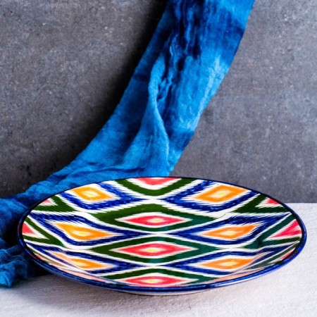 Plate of the Rishtan ceramics "Atlas", multi -colored, flat, 25 cm