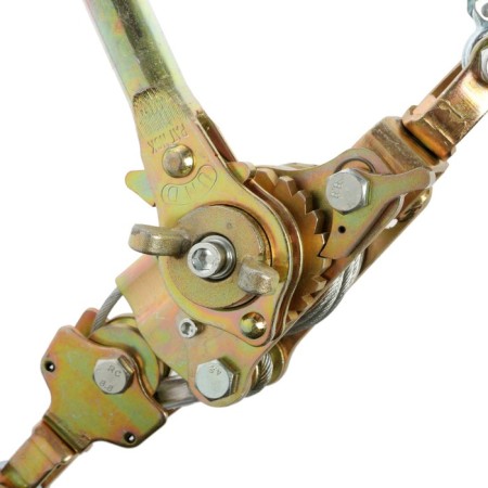 The winch is a lever tundra, a ratchet mechanism with a switch, reverse, traction 2 tons, cable 2 meters-9