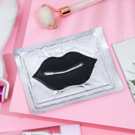 Lip patch with black pearls