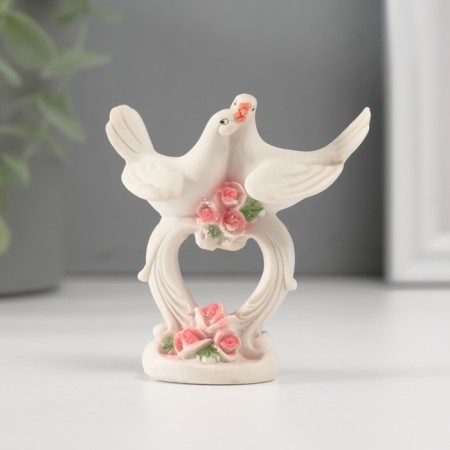 Polystone souvenir "Pigeons on an openwork stand with pink roses" 6x6.3x3 cm