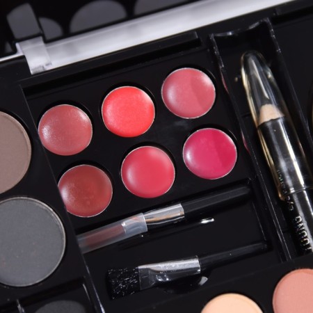 A set of professional cosmetics "Miss Young" No. 17-5