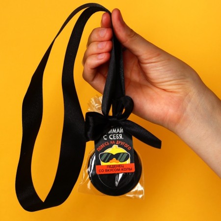 Lollice with a seal, on the tape "Hang on another", taste: Cola, 25 g.-1