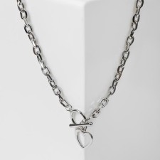 The necklace 