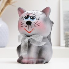 Pig a piggy bank 