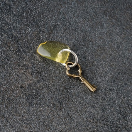 Tailor-Talisman "Key", natural amber-1
