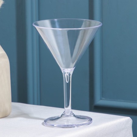 Martini's glass, 300 ml, 11.3 × 16.6 cm, the color is transparent