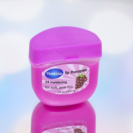 Cosmetic Vaseline for the lips, grapes-4