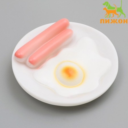 Toy squeezing "breakfast" for dogs, 13.5 cm, on a white plate