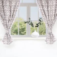 A set of curtains d/kitchen with sequences of Ethel 
