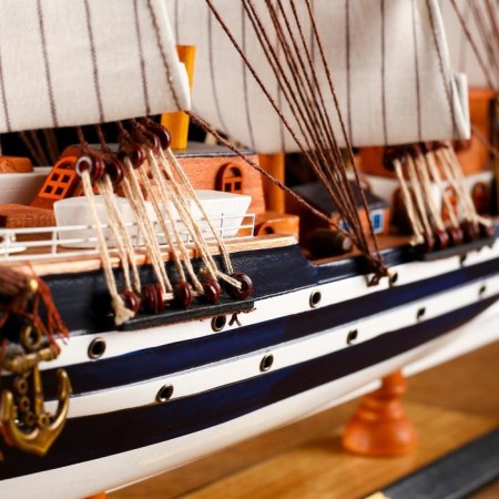 Ship with white bottom "Mortan"-4
