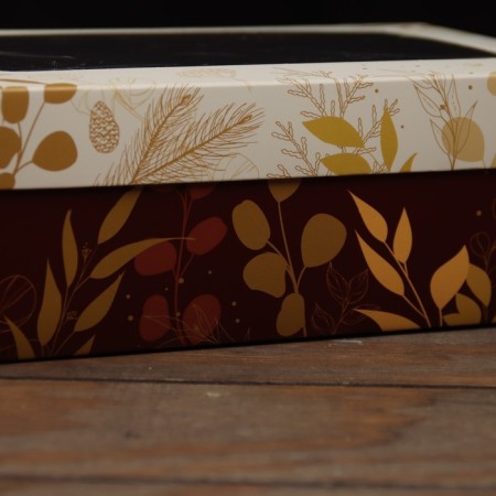 The box is folding, the lid is, with the window "Merry Christmas" 24 x 17 x 8 cm-2
