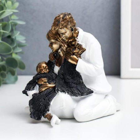 Souvenir Polystone "Dad, mom and child in white clothes, covered with scarf" 12.5x9x13.5 cm-3